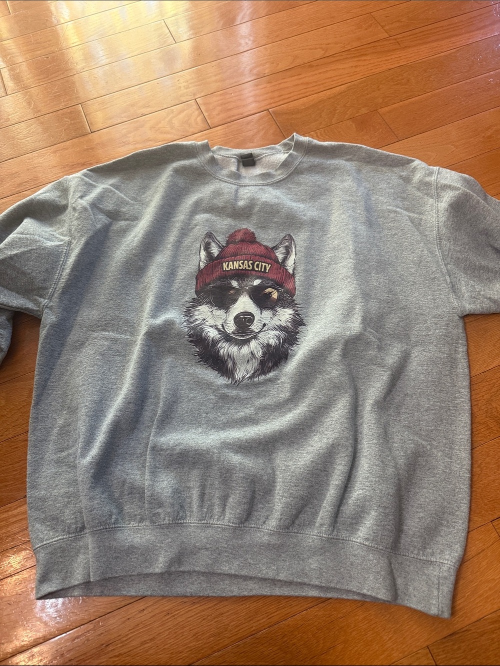 Wolf Graphic Crewneck Sweater - Gray